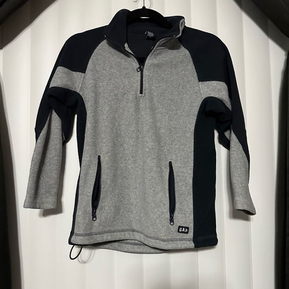 Gap boys sweater , 2 front zip pockets, 3/4 front zip, Black/grey